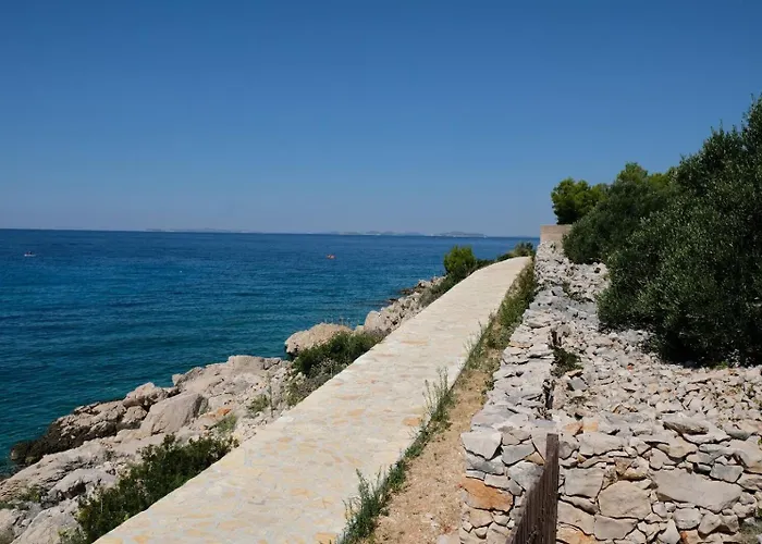 House Robinson House